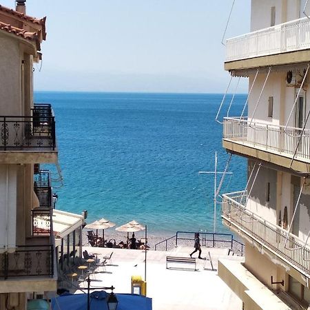 Seaview Apartment In Theheart Of Loutraki Exteriér fotografie