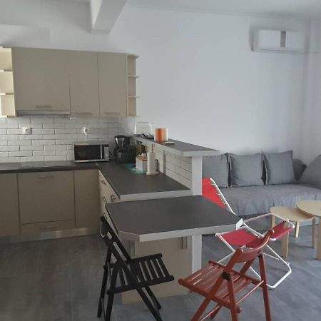 Seaview Apartment In Theheart Of Loutraki Exteriér fotografie